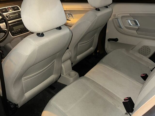 Шкода Фабия 2009 в Львове на Automoto.ua Красный Шкода Фабия, объемом двигателя 1.9 л и пробегом 438 тыс. км за 2200 $, фото 2 на Automoto.ua