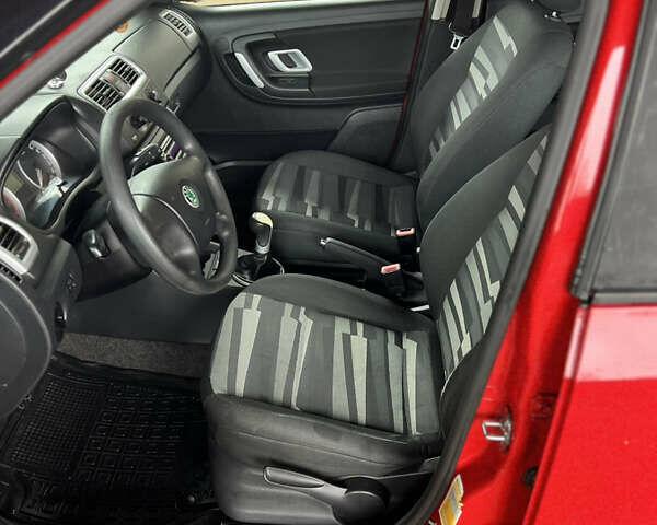 Красный Шкода Фабия, объемом двигателя 1.2 л и пробегом 247 тыс. км за 4199 $, фото 9 на Automoto.ua