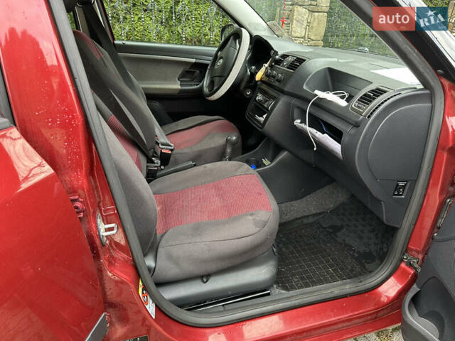 Красный Шкода Фабия, объемом двигателя 1.39 л и пробегом 182 тыс. км за 5500 $, фото 6 на Automoto.ua