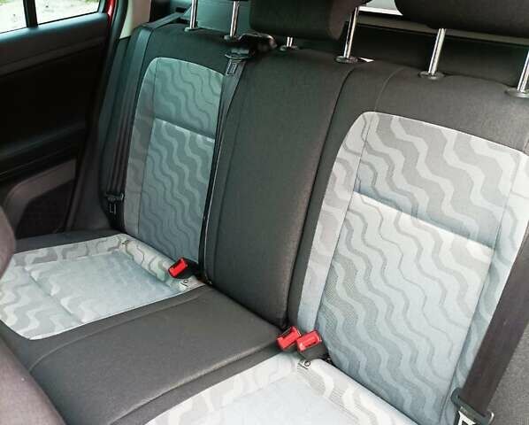 Красный Шкода Фабия, объемом двигателя 1.6 л и пробегом 184 тыс. км за 6200 $, фото 5 на Automoto.ua