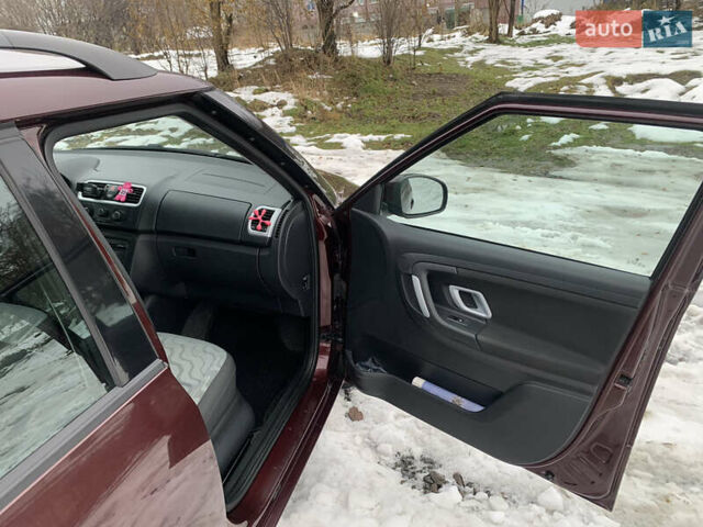 Червоний Шкода Фабія, об'ємом двигуна 1.6 л та пробігом 275 тис. км за 5100 $, фото 12 на Automoto.ua