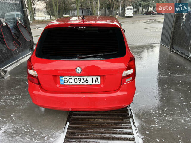 Красный Шкода Фабия, объемом двигателя 1.42 л и пробегом 367 тыс. км за 4000 $, фото 2 на Automoto.ua