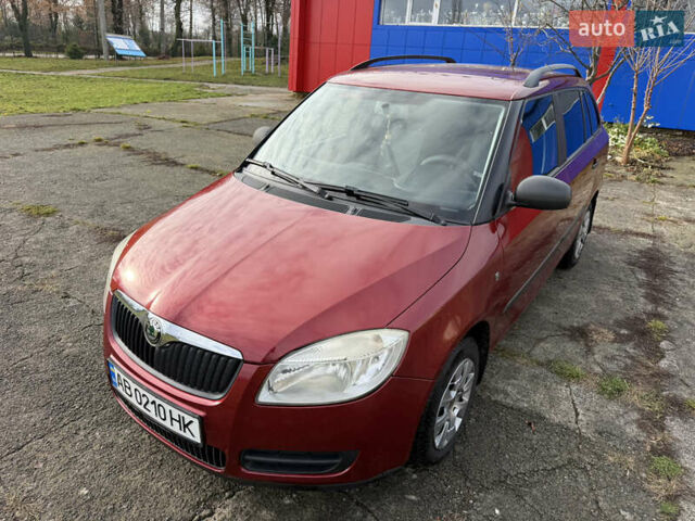Красный Шкода Фабия, объемом двигателя 1.2 л и пробегом 292 тыс. км за 4600 $, фото 3 на Automoto.ua