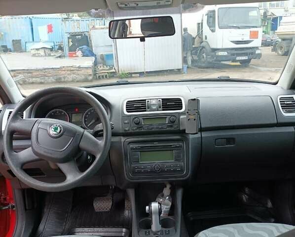 Красный Шкода Фабия, объемом двигателя 1.6 л и пробегом 184 тыс. км за 6200 $, фото 11 на Automoto.ua