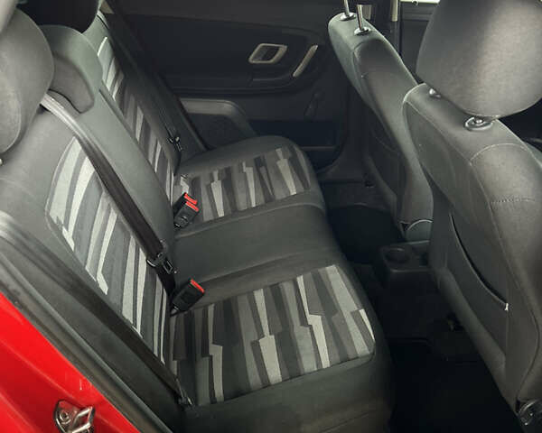 Красный Шкода Фабия, объемом двигателя 1.2 л и пробегом 247 тыс. км за 4199 $, фото 11 на Automoto.ua