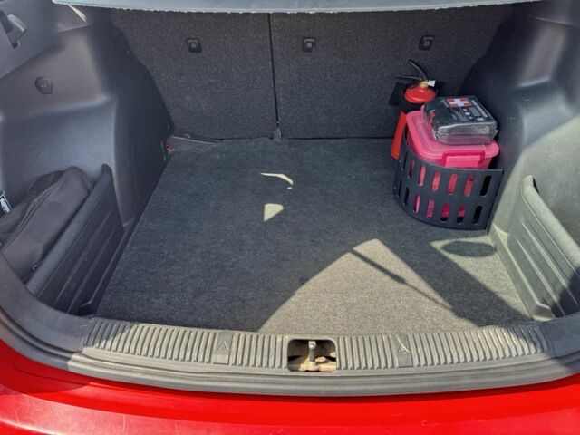 Красный Шкода Фабия, объемом двигателя 1.4 л и пробегом 324 тыс. км за 5200 $, фото 11 на Automoto.ua