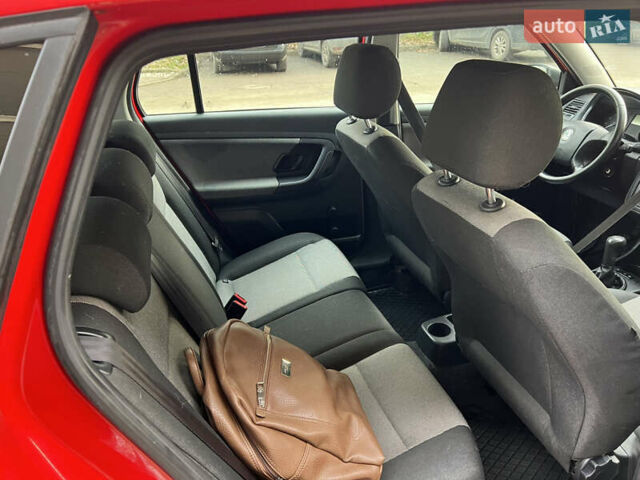 Червоний Шкода Фабія, об'ємом двигуна 1.39 л та пробігом 233 тис. км за 3550 $, фото 4 на Automoto.ua