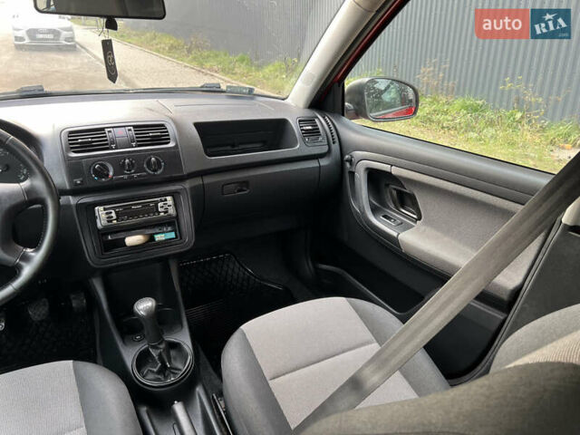 Червоний Шкода Фабія, об'ємом двигуна 1.39 л та пробігом 233 тис. км за 3550 $, фото 31 на Automoto.ua