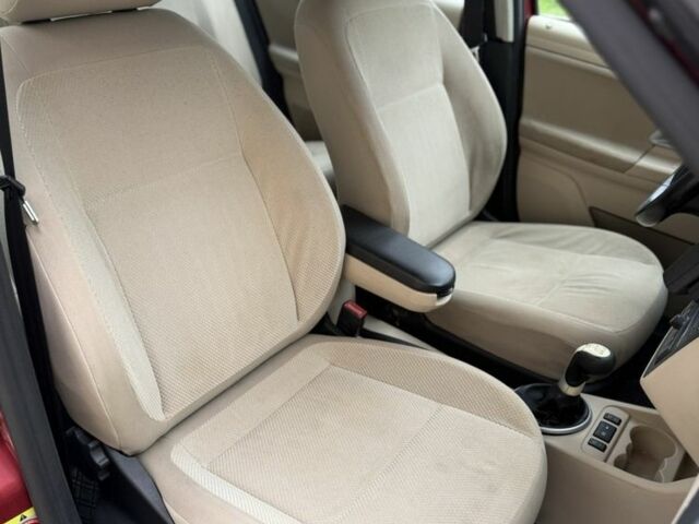 Шкода Фабия 2010 в Пустомытах на Automoto.ua Красный Шкода Фабия, объемом двигателя 1.9 л и пробегом 345 тыс. км за 1900 $, фото 4 на Automoto.ua