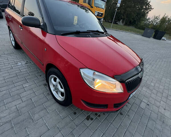 Красный Шкода Фабия, объемом двигателя 1.6 л и пробегом 330 тыс. км за 5400 $, фото 8 на Automoto.ua