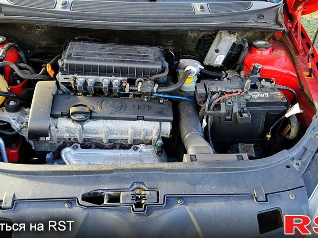 Шкода Фабия 2010 в Каменское - Днепродзержинск на Automoto.ua Красный Шкода Фабия, объемом двигателя 1.4 л и пробегом 235 тыс. км за 4100 $, фото 5 на Automoto.ua