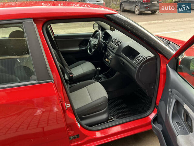 Червоний Шкода Фабія, об'ємом двигуна 1.39 л та пробігом 233 тис. км за 3550 $, фото 29 на Automoto.ua