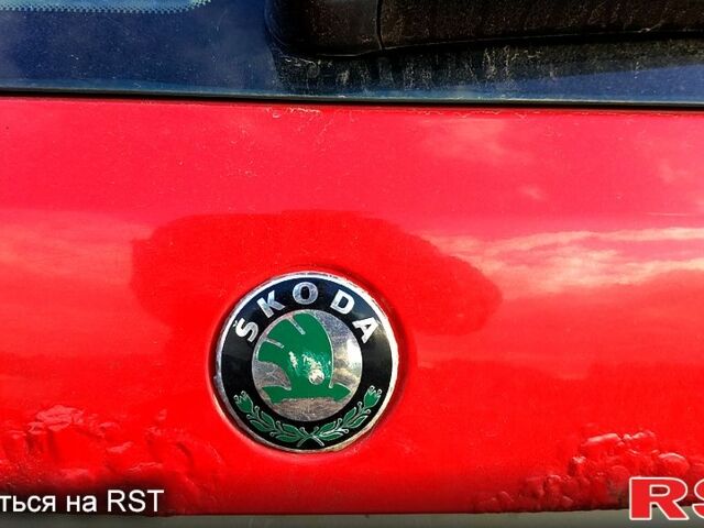 Шкода Фабия 2010 в Каменское - Днепродзержинск на Automoto.ua Красный Шкода Фабия, объемом двигателя 1.4 л и пробегом 235 тыс. км за 4100 $, фото 8 на Automoto.ua
