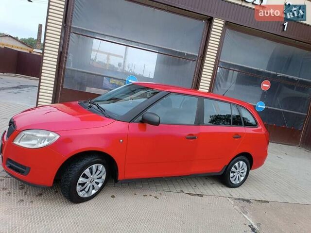 Красный Шкода Фабия, объемом двигателя 1.4 л и пробегом 245 тыс. км за 3850 $, фото 5 на Automoto.ua