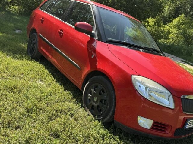 Красный Шкода Фабия, объемом двигателя 1.4 л и пробегом 324 тыс. км за 5200 $, фото 2 на Automoto.ua
