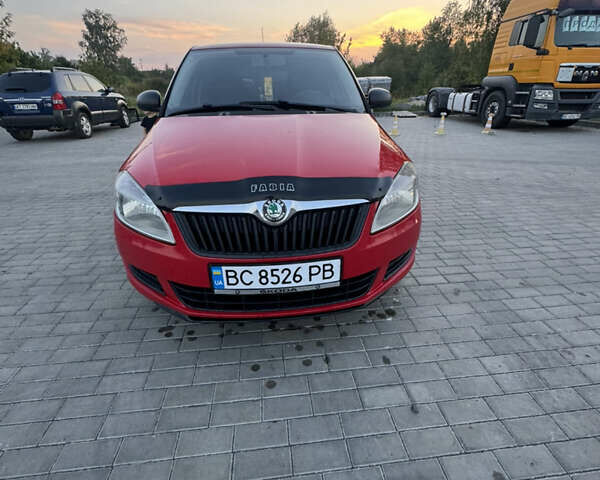 Красный Шкода Фабия, объемом двигателя 1.6 л и пробегом 330 тыс. км за 5400 $, фото 7 на Automoto.ua