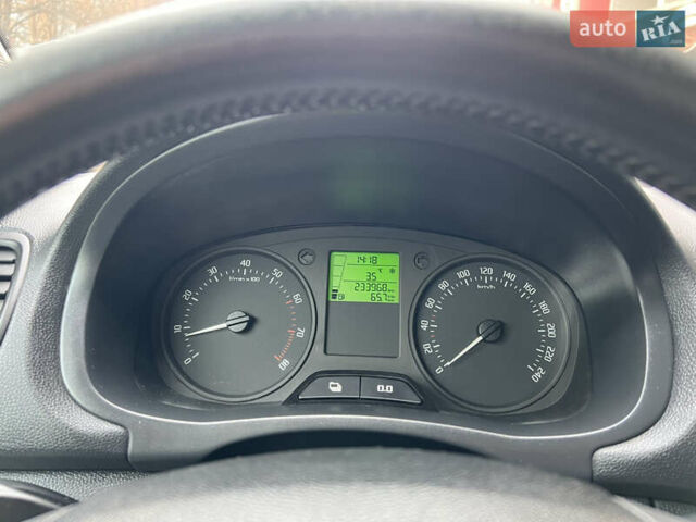 Червоний Шкода Фабія, об'ємом двигуна 1.39 л та пробігом 233 тис. км за 3550 $, фото 38 на Automoto.ua