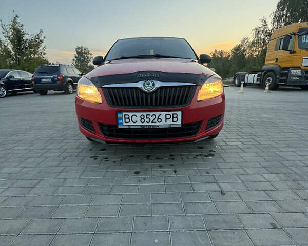 Красный Шкода Фабия, объемом двигателя 1.6 л и пробегом 330 тыс. км за 5400 $, фото 9 на Automoto.ua