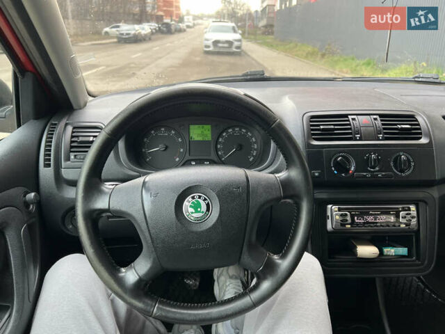 Червоний Шкода Фабія, об'ємом двигуна 1.39 л та пробігом 233 тис. км за 3550 $, фото 37 на Automoto.ua