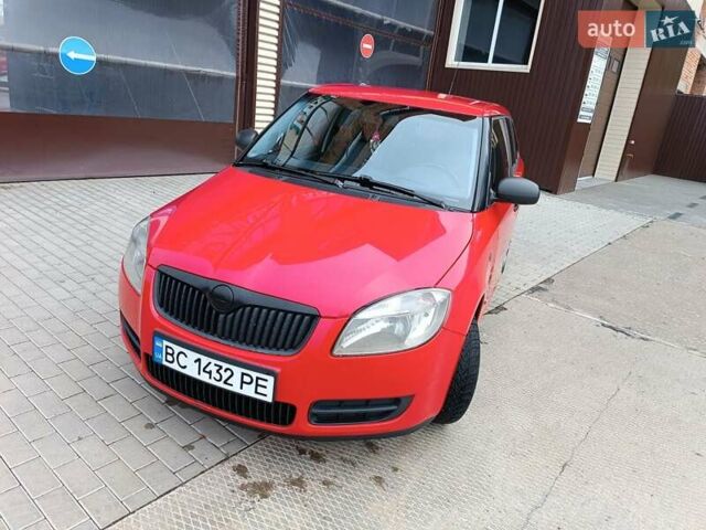 Красный Шкода Фабия, объемом двигателя 1.4 л и пробегом 245 тыс. км за 3850 $, фото 4 на Automoto.ua