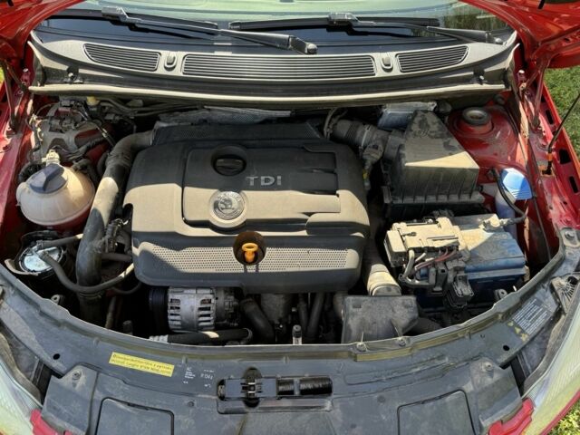 Красный Шкода Фабия, объемом двигателя 1.4 л и пробегом 324 тыс. км за 5200 $, фото 10 на Automoto.ua