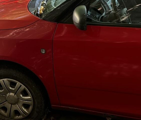 Червоний Шкода Фабія, об'ємом двигуна 1.4 л та пробігом 231 тис. км за 2300 $, фото 8 на Automoto.ua