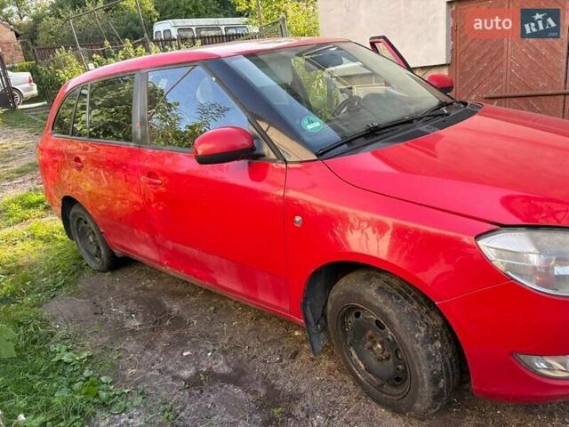 Красный Шкода Фабия, объемом двигателя 1.39 л и пробегом 410 тыс. км за 3050 $, фото 3 на Automoto.ua