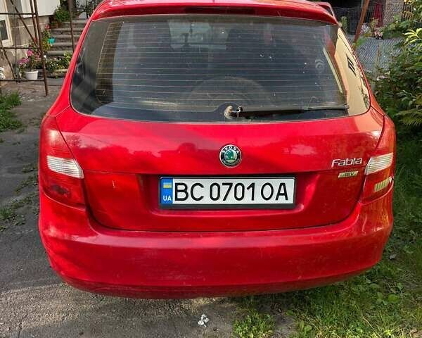 Красный Шкода Фабия, объемом двигателя 1.39 л и пробегом 410 тыс. км за 3050 $, фото 2 на Automoto.ua