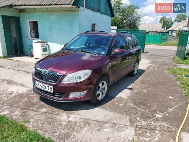 Красный Шкода Фабия, объемом двигателя 1.2 л и пробегом 246 тыс. км за 5500 $, фото 1 на Automoto.ua