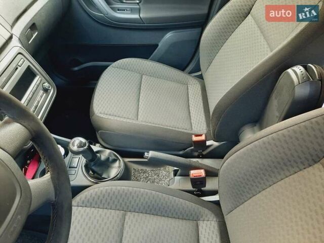 Шкода Фабия 2011 в Житомире на Automoto.ua Красный Шкода Фабия, объемом двигателя 1.2 л и пробегом 176 тыс. км за 6000 $, фото 48 на Automoto.ua
