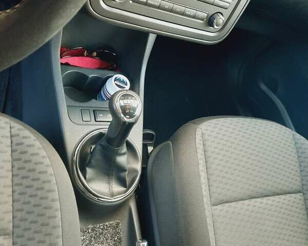 Шкода Фабия 2011 в Житомире на Automoto.ua Красный Шкода Фабия, объемом двигателя 1.2 л и пробегом 176 тыс. км за 6000 $, фото 50 на Automoto.ua