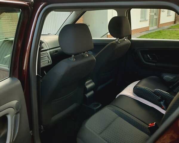 Шкода Фабия 2011 в Житомире на Automoto.ua Красный Шкода Фабия, объемом двигателя 1.2 л и пробегом 176 тыс. км за 6000 $, фото 55 на Automoto.ua