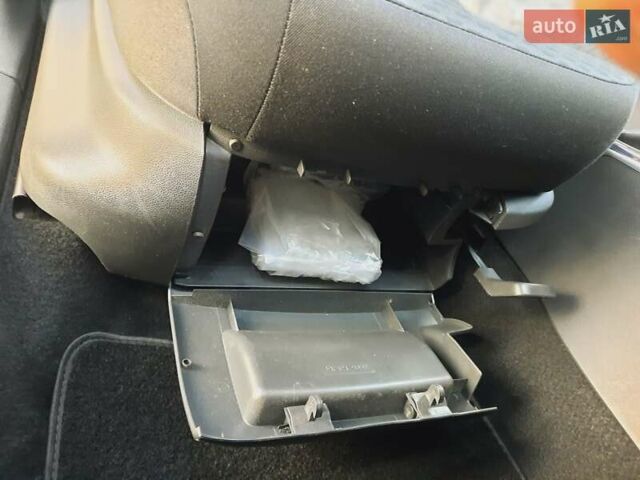 Шкода Фабия 2011 в Житомире на Automoto.ua Красный Шкода Фабия, объемом двигателя 1.2 л и пробегом 176 тыс. км за 6000 $, фото 35 на Automoto.ua