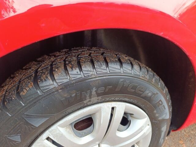 Красный Шкода Фабия, объемом двигателя 1.6 л и пробегом 217 тыс. км за 5200 $, фото 4 на Automoto.ua