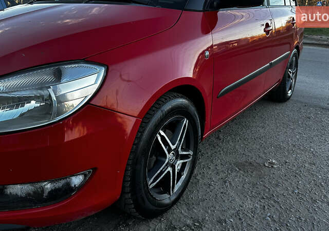 Красный Шкода Фабия, объемом двигателя 1.6 л и пробегом 423 тыс. км за 5500 $, фото 8 на Automoto.ua