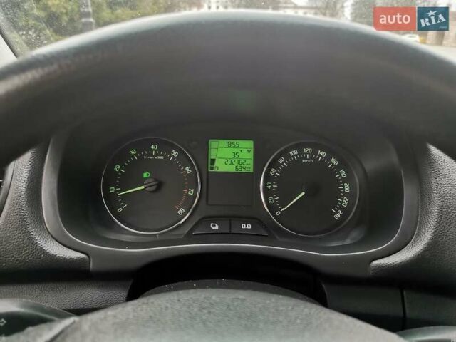 Красный Шкода Фабия, объемом двигателя 1.4 л и пробегом 232 тыс. км за 4699 $, фото 9 на Automoto.ua