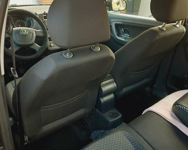 Шкода Фабия 2011 в Житомире на Automoto.ua Красный Шкода Фабия, объемом двигателя 1.2 л и пробегом 176 тыс. км за 6000 $, фото 53 на Automoto.ua