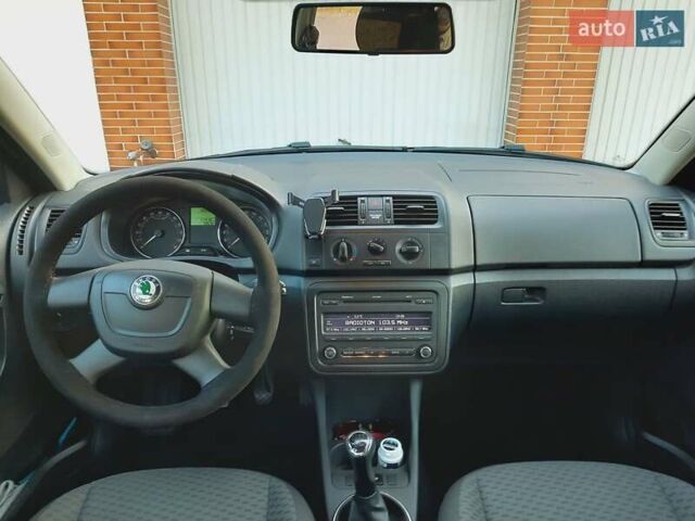 Шкода Фабия 2011 в Житомире на Automoto.ua Красный Шкода Фабия, объемом двигателя 1.2 л и пробегом 176 тыс. км за 6000 $, фото 37 на Automoto.ua