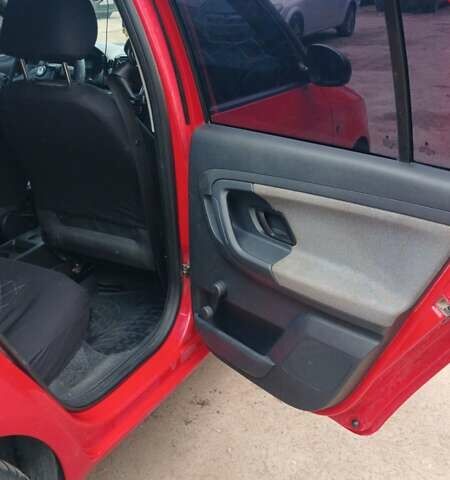 Червоний Шкода Фабія, об'ємом двигуна 1.6 л та пробігом 200 тис. км за 5100 $, фото 7 на Automoto.ua