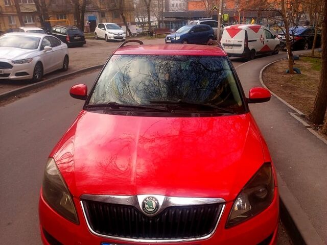 Червоний Шкода Фабія, об'ємом двигуна 1.4 л та пробігом 0 тис. км за 5500 $, фото 2 на Automoto.ua