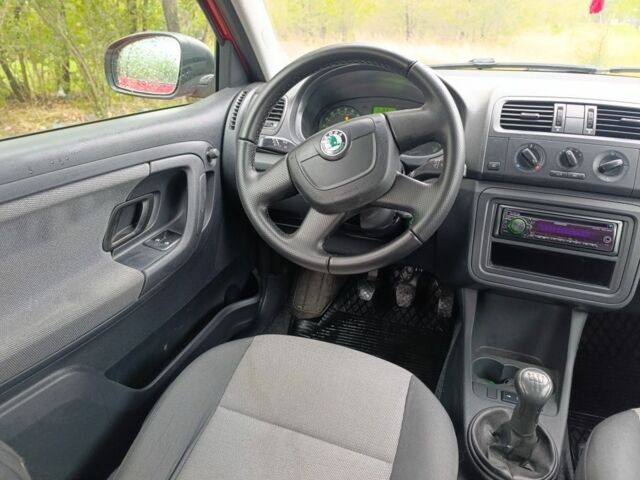 Красный Шкода Фабия, объемом двигателя 1.6 л и пробегом 217 тыс. км за 5200 $, фото 11 на Automoto.ua