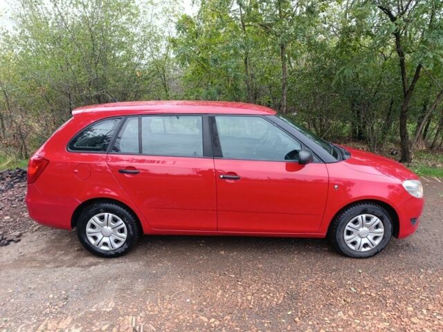 Красный Шкода Фабия, объемом двигателя 1.6 л и пробегом 217 тыс. км за 5200 $, фото 13 на Automoto.ua