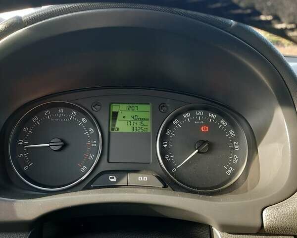 Шкода Фабия 2011 в Житомире на Automoto.ua Красный Шкода Фабия, объемом двигателя 1.2 л и пробегом 176 тыс. км за 6000 $, фото 63 на Automoto.ua