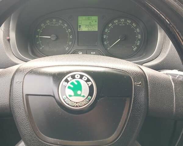 Червоний Шкода Фабія, об'ємом двигуна 1.6 л та пробігом 200 тис. км за 5100 $, фото 13 на Automoto.ua