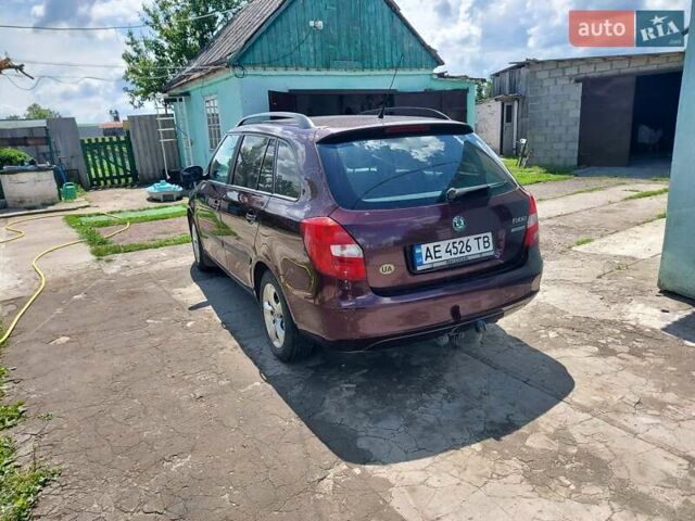 Красный Шкода Фабия, объемом двигателя 1.2 л и пробегом 246 тыс. км за 5500 $, фото 2 на Automoto.ua