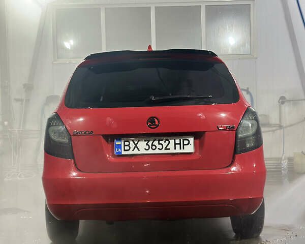 Красный Шкода Фабия, объемом двигателя 1.6 л и пробегом 423 тыс. км за 5500 $, фото 2 на Automoto.ua