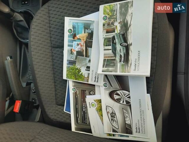 Шкода Фабия 2011 в Житомире на Automoto.ua Красный Шкода Фабия, объемом двигателя 1.2 л и пробегом 176 тыс. км за 6000 $, фото 28 на Automoto.ua