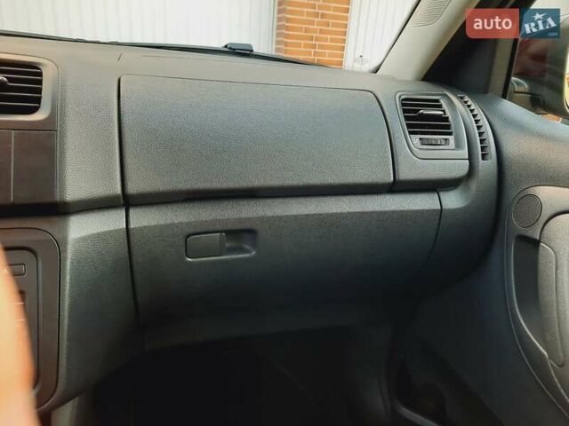 Шкода Фабия 2011 в Житомире на Automoto.ua Красный Шкода Фабия, объемом двигателя 1.2 л и пробегом 176 тыс. км за 6000 $, фото 44 на Automoto.ua