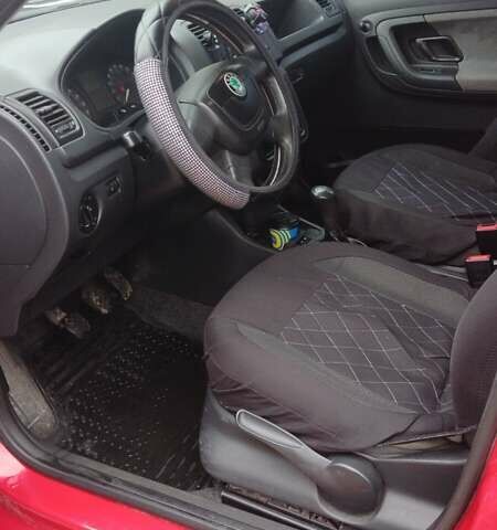 Червоний Шкода Фабія, об'ємом двигуна 1.6 л та пробігом 200 тис. км за 5100 $, фото 12 на Automoto.ua