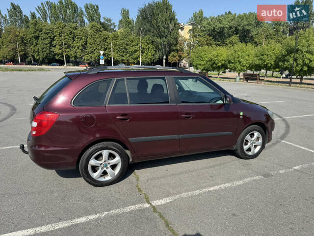 Шкода Фабия 2011 в Запорожье на Automoto.ua Красный Шкода Фабия, объемом двигателя 1.2 л и пробегом 248 тыс. км за 6100 $, фото 4 на Automoto.ua